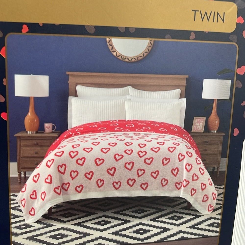 Rachel Rachel Roy White & Red Hearts Reversible Feather Knit TWIN Blanket - Picture 4 of 5